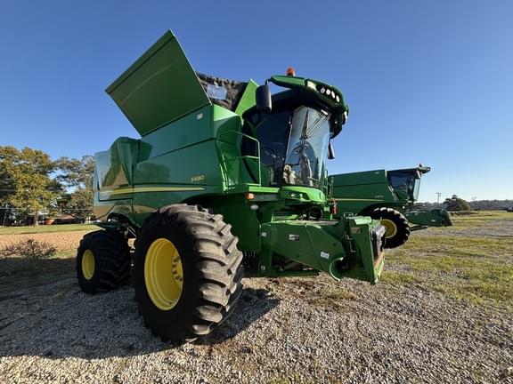 Image of John Deere S680 equipment image 2