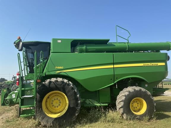Image of John Deere S680 equipment image 4