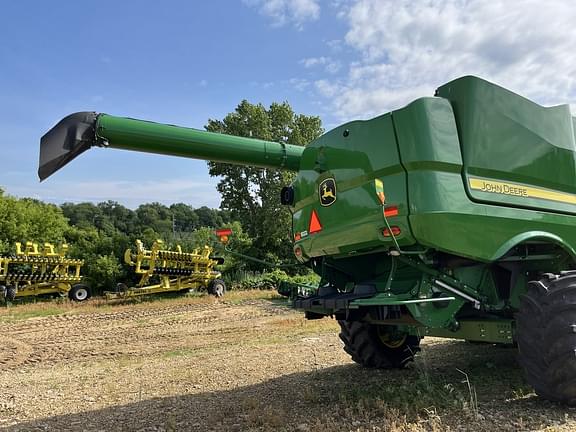 Image of John Deere S680 equipment image 3