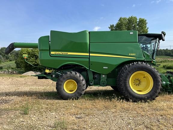 Image of John Deere S680 equipment image 1