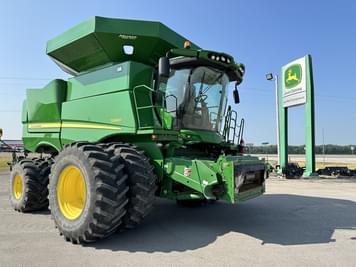 Main image John Deere S680