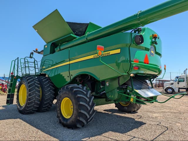 Image of John Deere S680 equipment image 3