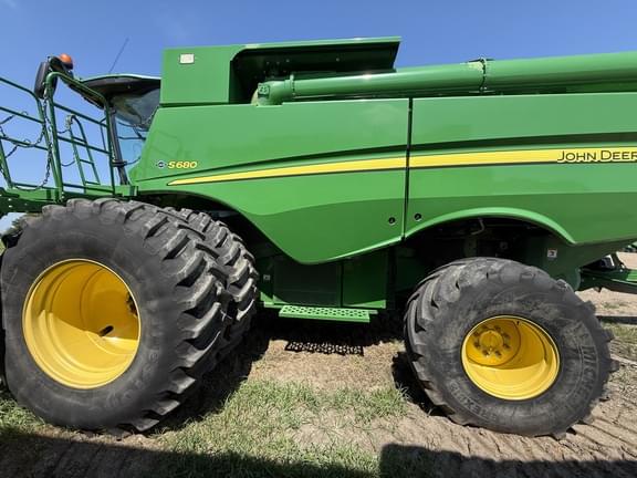 Image of John Deere S680 equipment image 3
