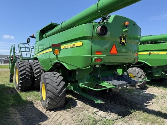 Image of John Deere S680 equipment image 4