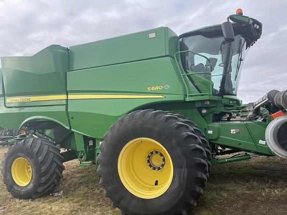 Image of John Deere S680 equipment image 1