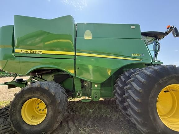 Image of John Deere S680 equipment image 2