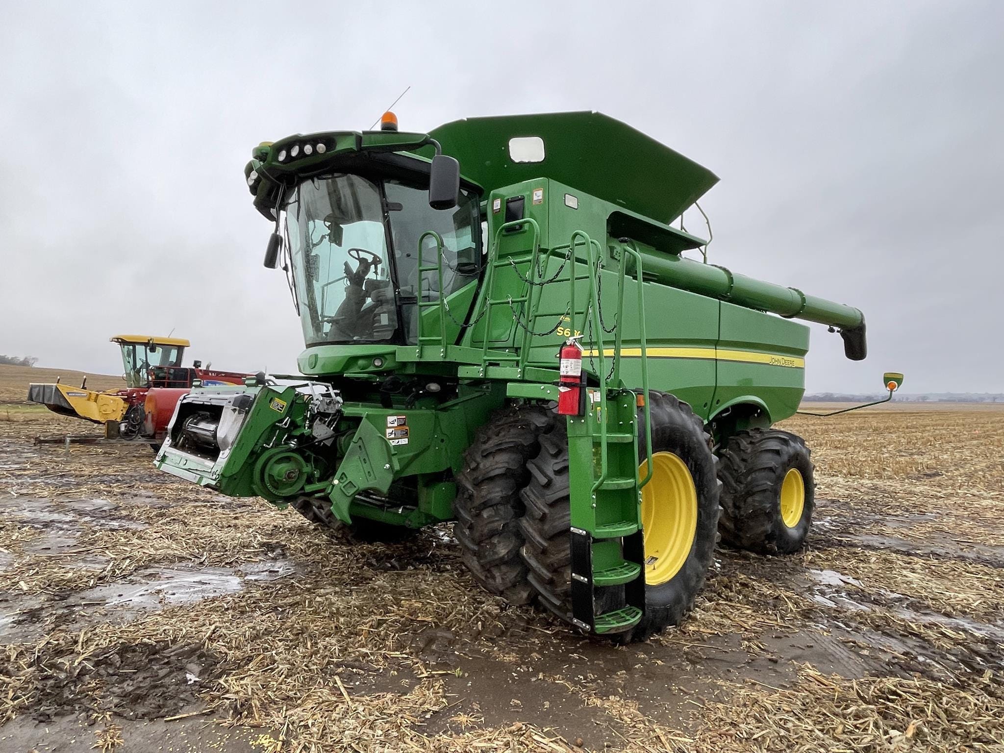 Main image John Deere S680