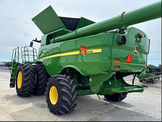 Image of John Deere S680 equipment image 4