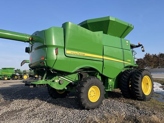 Image of John Deere S680 equipment image 2