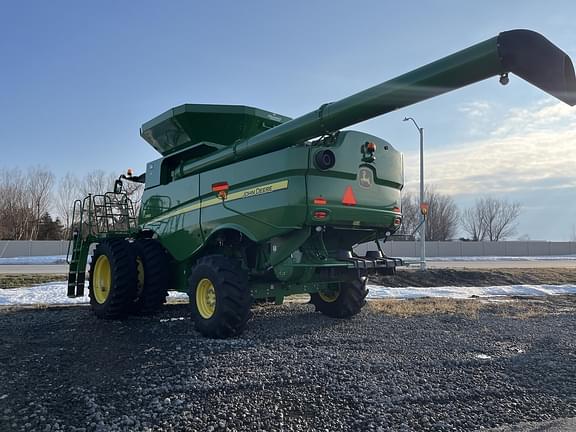 Image of John Deere S680 equipment image 3