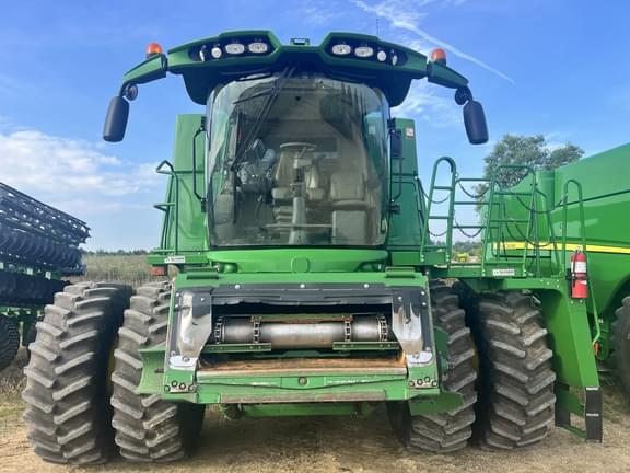 Image of John Deere S680 equipment image 1