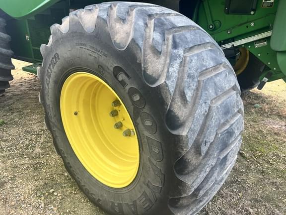 Image of John Deere S680 equipment image 4
