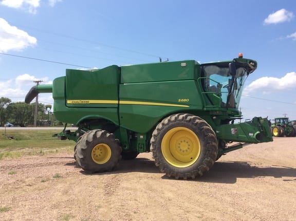 Main image John Deere S680