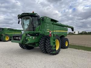 2017 John Deere S680 Image