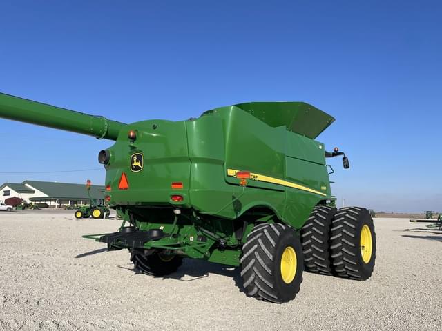 Image of John Deere S680 equipment image 4