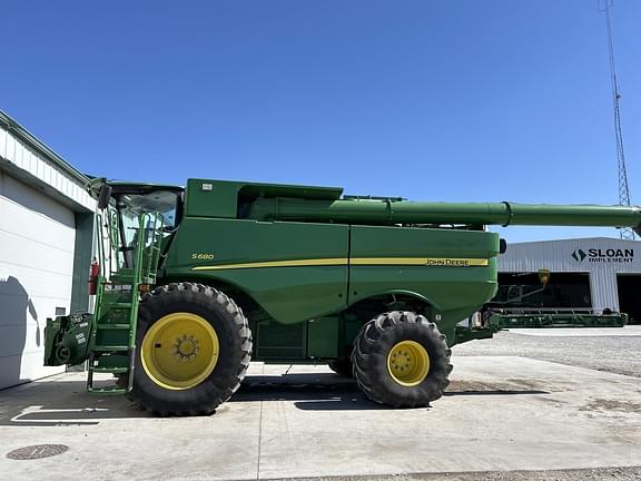 Image of John Deere S680 equipment image 1