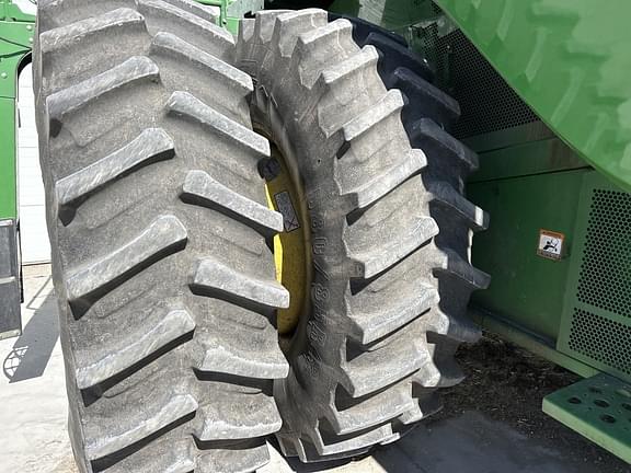 Image of John Deere S680 equipment image 3