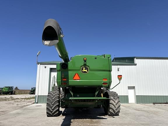 Image of John Deere S680 equipment image 1