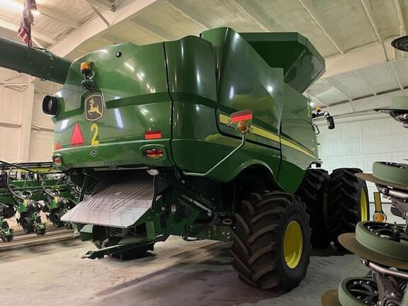 Image of John Deere S680 equipment image 3