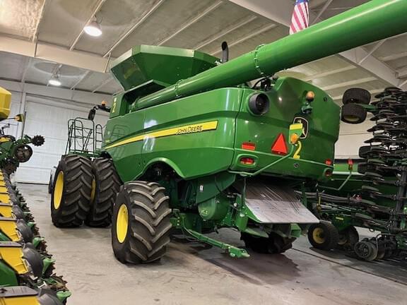 Image of John Deere S680 equipment image 4