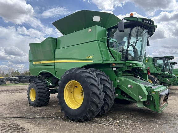 2017 John Deere S680 Equipment Image0