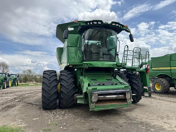 Image of John Deere S680 equipment image 1