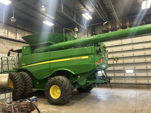 Image of John Deere S680 equipment image 2