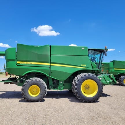 2017 John Deere S680 Image