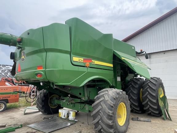 Image of John Deere S680 equipment image 2