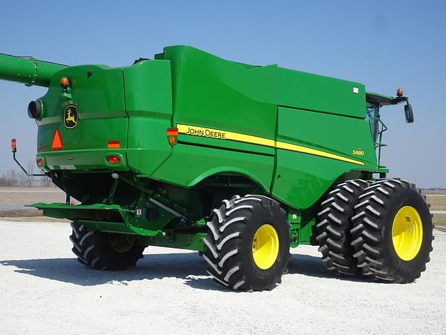 Image of John Deere S680 equipment image 4