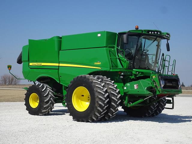 Image of John Deere S680 equipment image 1