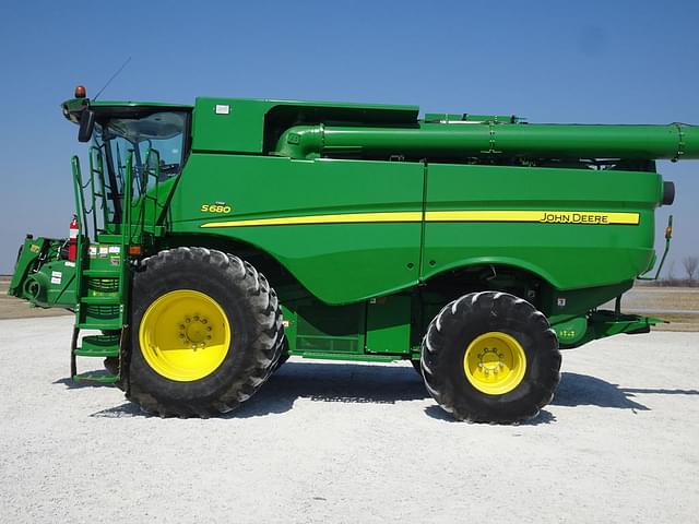 Image of John Deere S680 equipment image 2