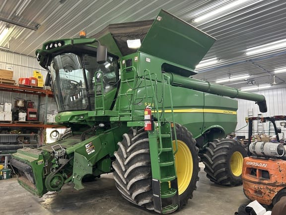 2017 John Deere S680 Equipment Image0