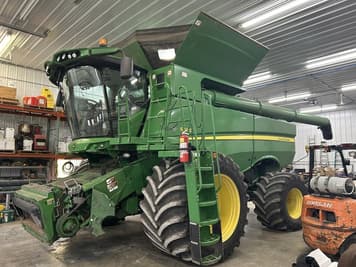 Main image John Deere S680
