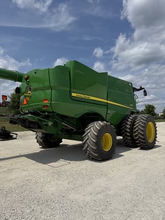 Image of John Deere S680 equipment image 2