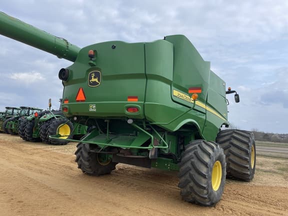 Image of John Deere S680 equipment image 2