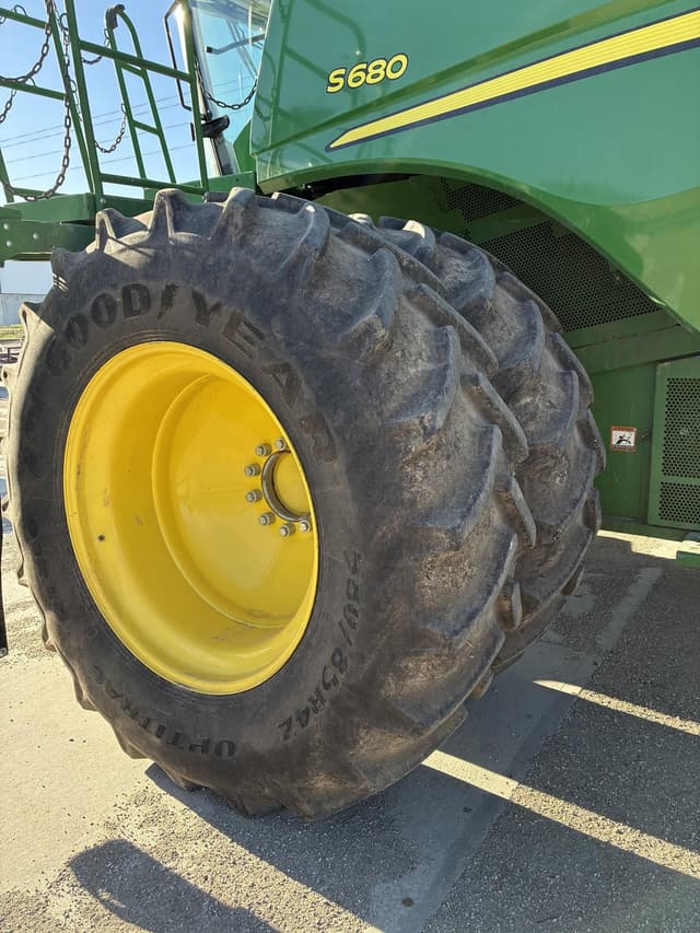Image of John Deere S680 equipment image 3