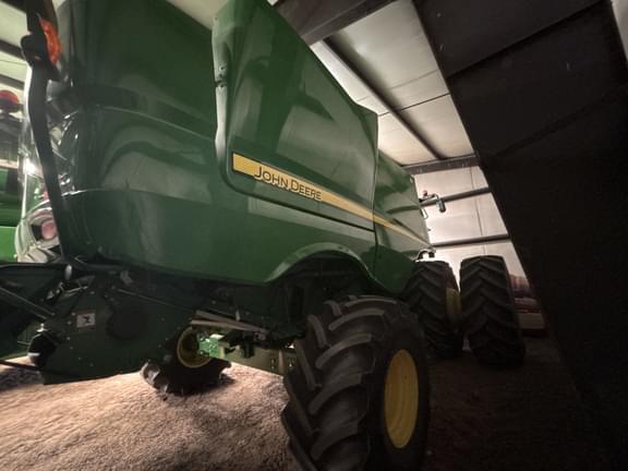 Image of John Deere S680 equipment image 4