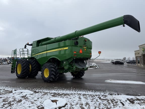 Image of John Deere S680 equipment image 2