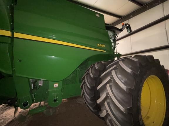 Image of John Deere S680 equipment image 2