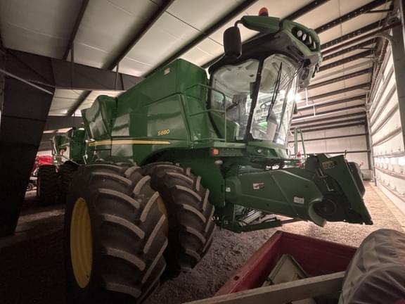 Image of John Deere S680 equipment image 1