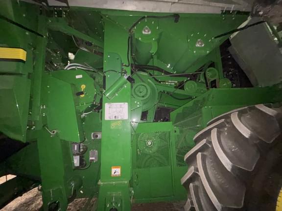 Image of John Deere S680 equipment image 3
