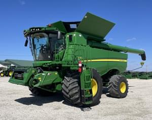2017 John Deere S680 Image