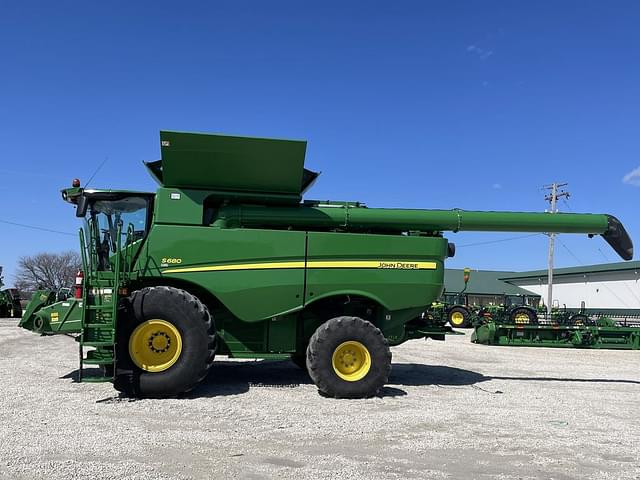 Image of John Deere S680 equipment image 1