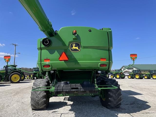 Image of John Deere S680 equipment image 4