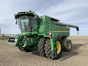Main image John Deere S680