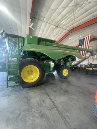 Main image John Deere S680