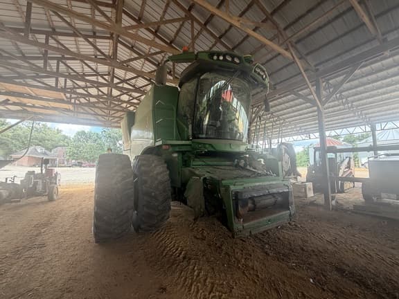 Image of John Deere S680 Primary image