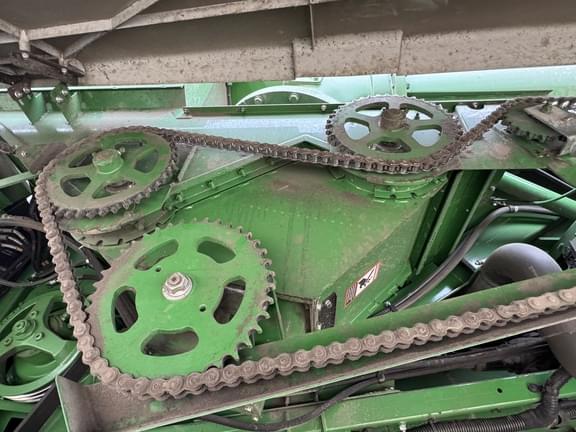 Image of John Deere S680 equipment image 2