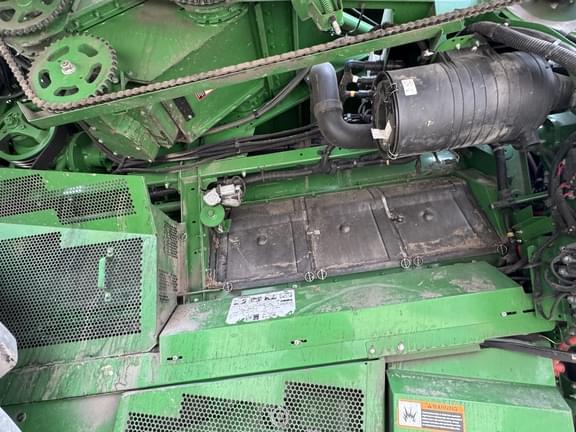 Image of John Deere S680 equipment image 3